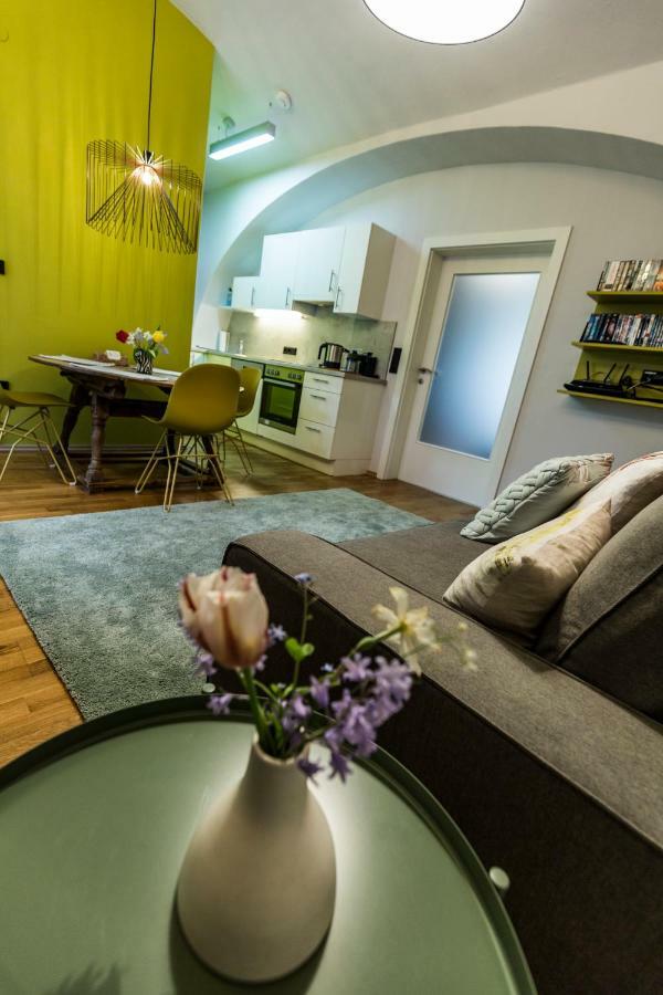 Yellow Flat By Grazrentals With Best Location & Free Parking Buitenkant foto